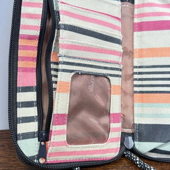 Kavu Women’s crossbody go time purse/ wallet - Picture 6 of 7